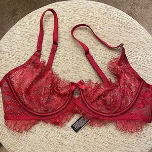 Red lace VS bra 32C underwire no padding